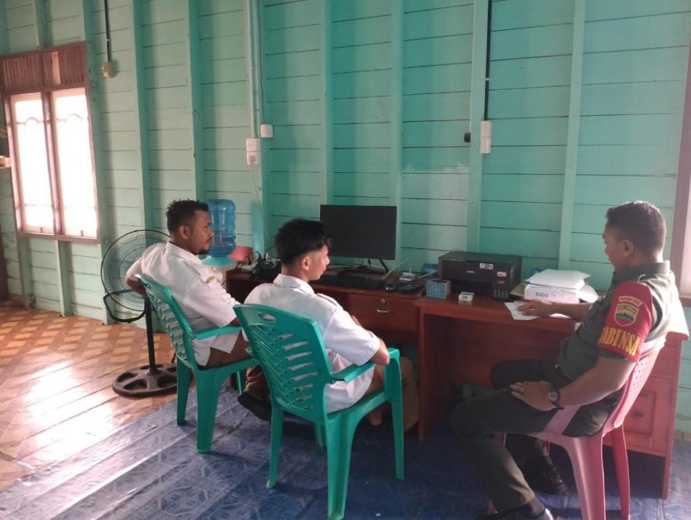 Babinsa Koramil 03/Sedanau Bangun Sinergitas Dengan Staf USKS Kecamatan Pulau Tiga
