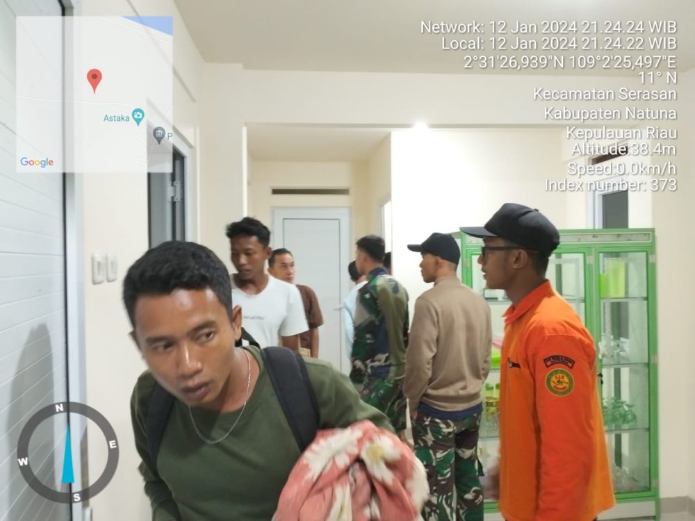Hujan Deras Hingga Terdengar Suara Gemuruh, Koramil 06/Serasan Evakuasi Warga Antisipasi Longsor