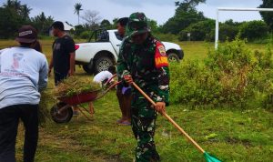 Jalin Kekompakan, Babinsa Serda Nainggolan Goro Bersama Warga