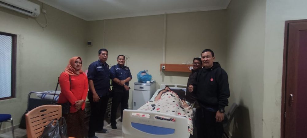 Besuk Anggota Sakit, Ketua SMSI Kepri Ajak Tingkatkan Silahturahmi Besuk Anggota Sakit, Ketua SMSI Kepri Ajak Tingkatkan Silahturahmi