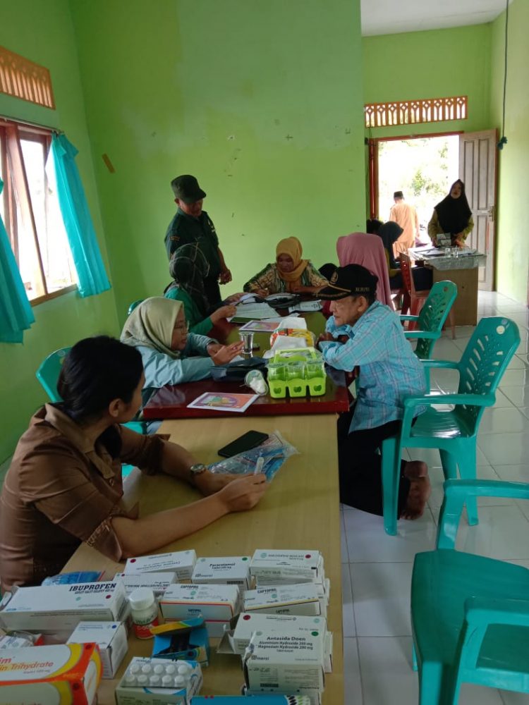 Lagi, Babinsa Serka Saroji Lakukan Pendampingan Kegiatan Posyandu Lansia Desa Subi Besar