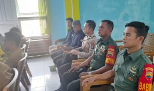 Dukung Pemilu 2024, Babinsa Paraka Johan dan Koptu Anton Hadiri Pelantikan PTPS Bunguran Utara