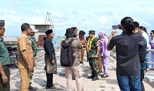 Personil Koramil 03/Sedanau Lakukan Pengamanan Terhadap Kunjungan Kerja Pangkogabwilhan I Personil Koramil 03/Sedanau Lakukan Pengamanan Terhadap Kunjungan Kerja Pangkogabwilhan I