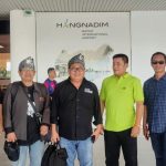 Ketua Umum SMSI Dipakaikan Tanjak Melayu Saat Tiba Di Batam Ketua Umum SMSI Dipakaikan Tanjak Melayu Saat Tiba Di Batam