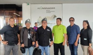 Ketua Umum SMSI Dipakaikan Tanjak Melayu Saat Tiba Di Batam Ketua Umum SMSI Dipakaikan Tanjak Melayu Saat Tiba Di Batam