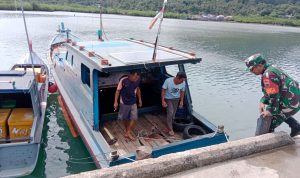Ini Pesan Babinsa Sertu Chaniago Saat Komsos Dengan Nelayan Kampung Batu Ampar Ini Pesan Babinsa Sertu Chaniago Saat Komsos Dengan Nelayan Kampung Batu Ampar