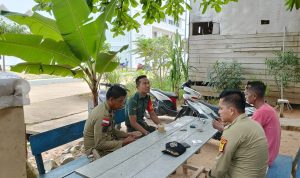 Tingkatkan Sinergitas, Babinsa Serda Perangin Angin Komsos Dengan Satpol PP