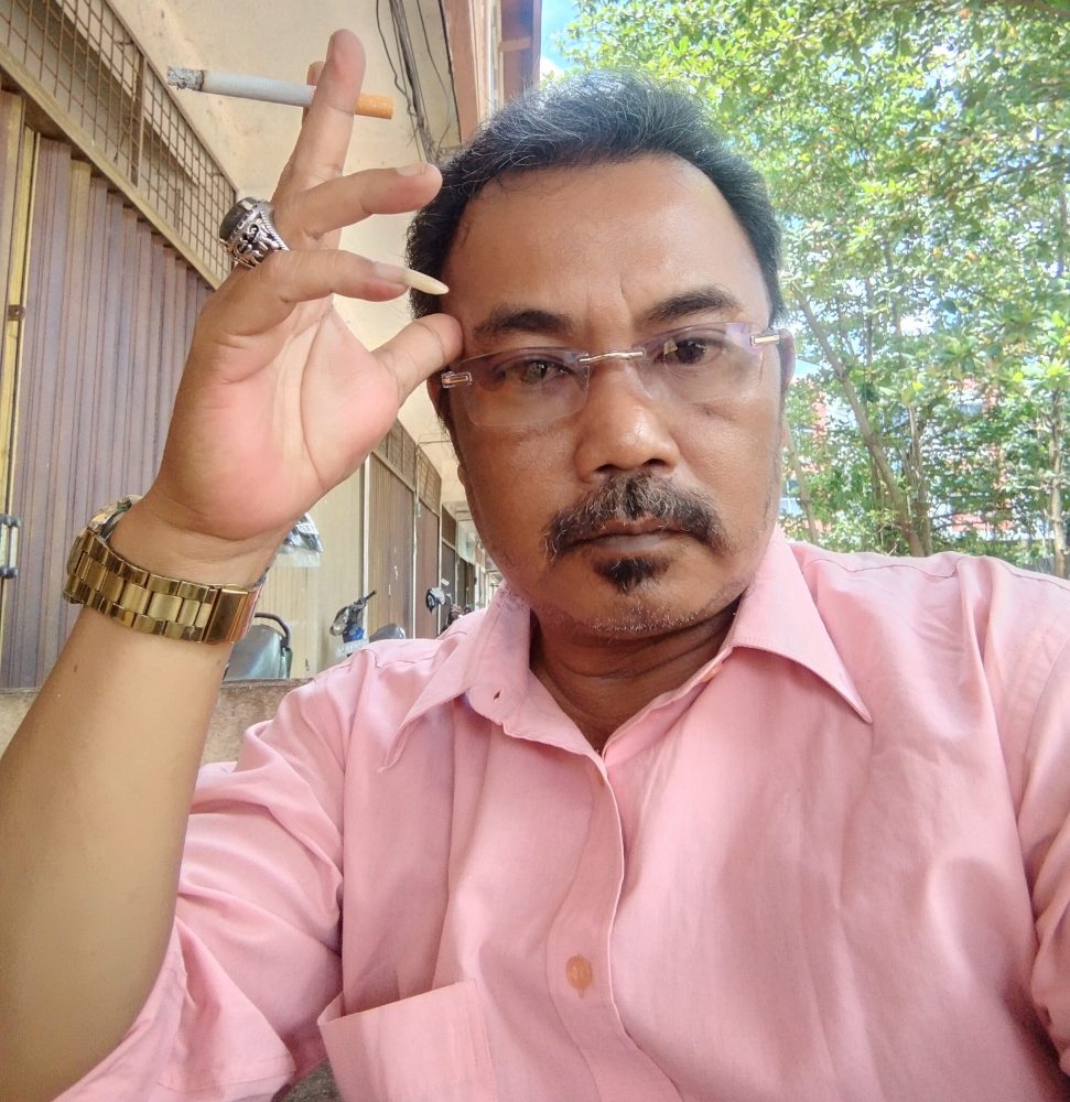 Realitas Politik di Kedai Kopi Realitas Politik di Kedai Kopi