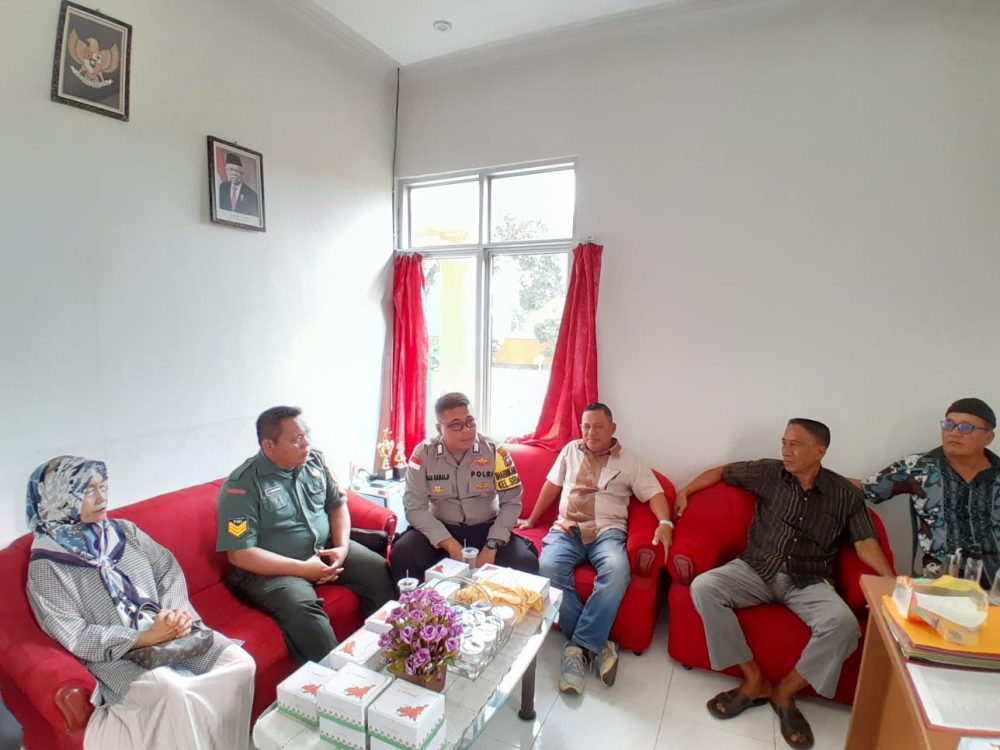 Babinsa Koramil 03/Sedanau Hadiri Rapat Koordinasi Tentang Pengelolaan Kios di Kelurahan Sedanau