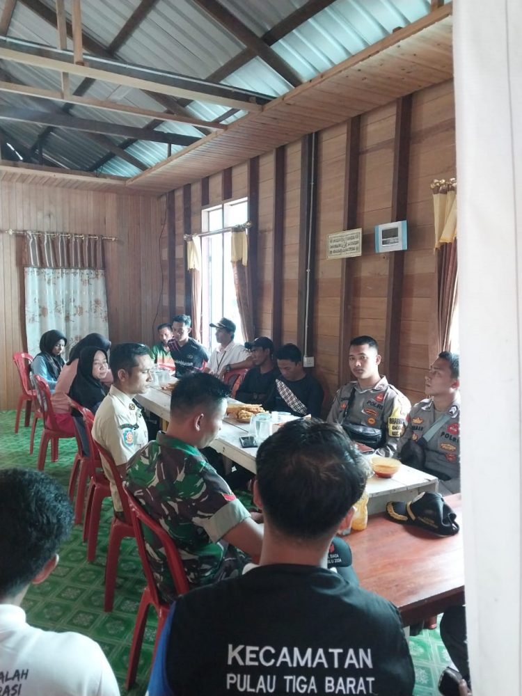 Babinsa Koramil 03/Sedanau Hadiri Rakor Penertiban APK Pemilu 2024