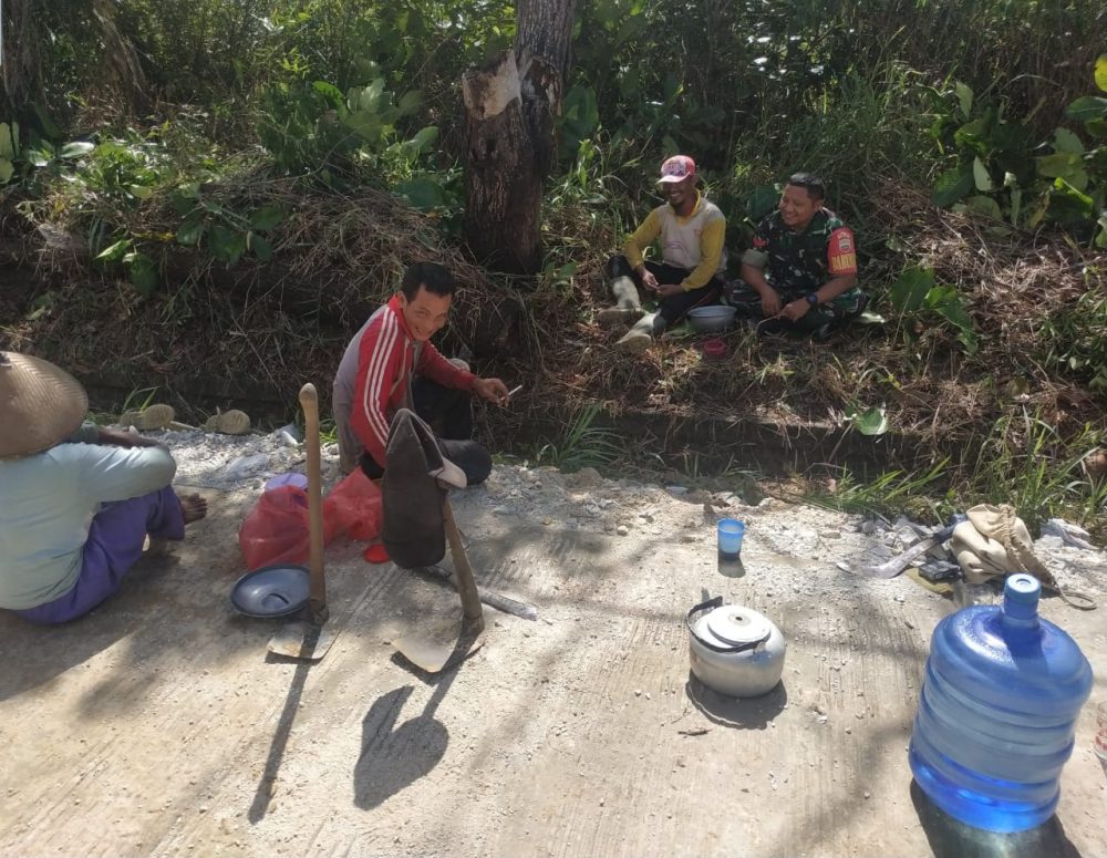 Lagi, Babinsa Koptu Pamuji Jalin Komsos Dengan Warga Binaan Lagi, Babinsa Koptu Pamuji Jalin Komsos Dengan Warga Binaan