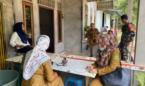 Babinsa Koramil 06/Serasan Dampingi Petugas Laksanakan Pengecekan Kesehatan Babinsa Koramil 06/Serasan Dampingi Petugas Laksanakan Pengecekan Kesehatan