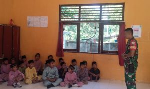 Melalui Komsos, Babinsa Kopda Hendrik Beri Motivasi Bagi Pelajar SD Melalui Komsos, Babinsa Kopda Hendrik Beri Motivasi Bagi Pelajar SD
