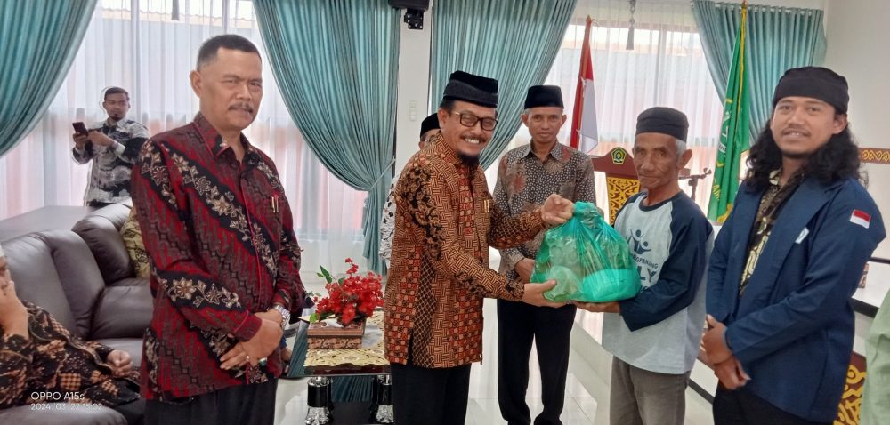 Kemenag Padang Panjang Berbagi Paket Sembako Dan Ta’jil Kemenag Padang Panjang Berbagi Paket Sembako Dan Ta’jil