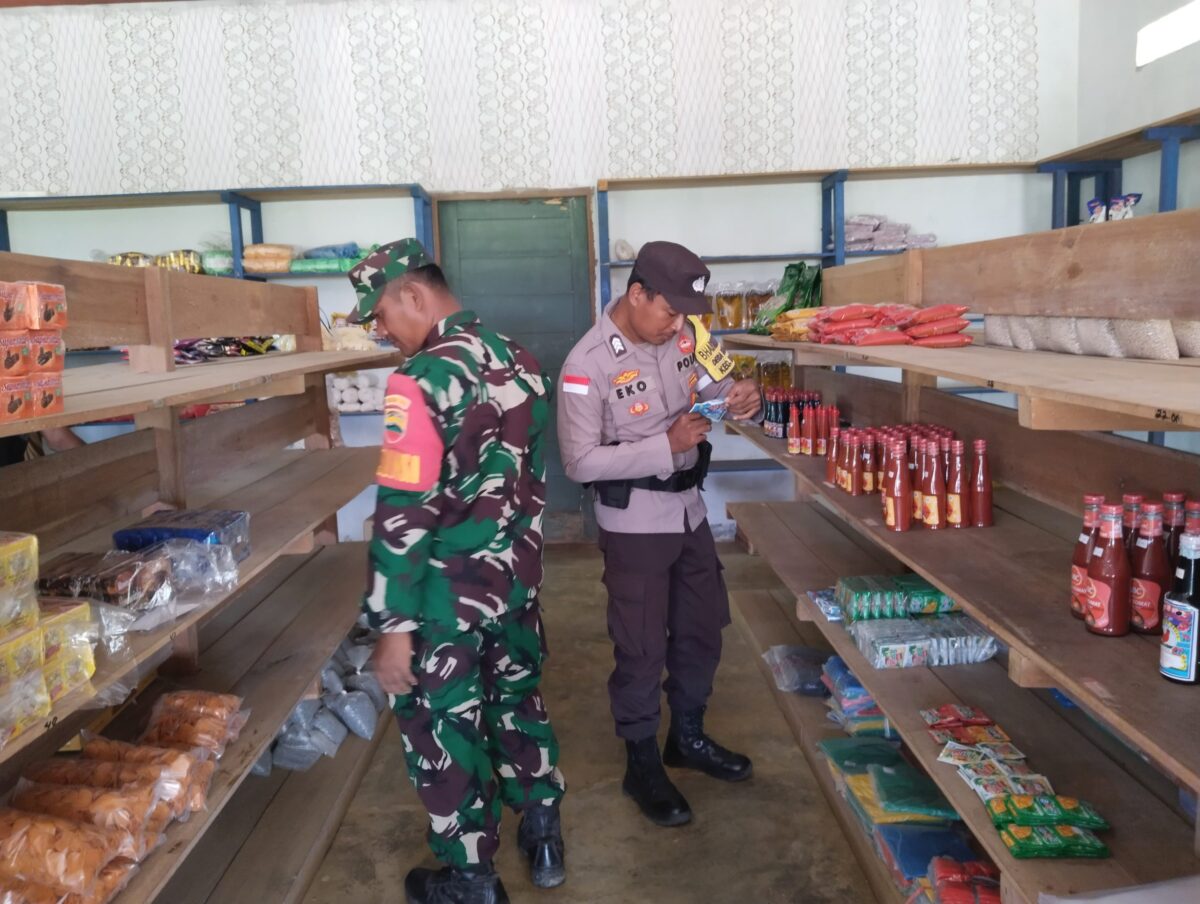 Sinergitas Babinsa Koramil 03/Sedanau Bersama Babinkamtibmas Monitoring Barang Kadaluarsa Sinergitas Babinsa Koramil 03/Sedanau Bersama Babinkamtibmas Monitoring Barang Kadaluarsa