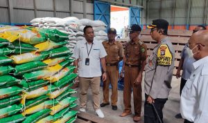 Sidak Ke Pasar dan Bulog, Kapolres Natuna Pastikan Kestabilan Harga Bahan Pokok Sidak Ke Pasar dan Bulog, Kapolres Natuna Pastikan Kestabilan Harga Bahan Pokok