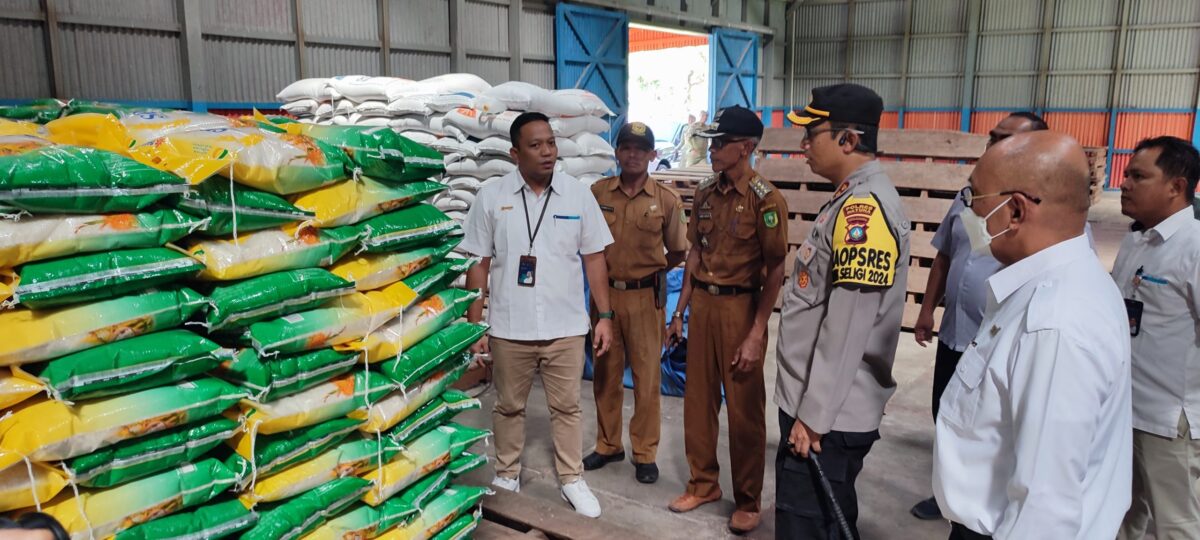 Sidak Ke Pasar dan Bulog, Kapolres Natuna Pastikan Kestabilan Harga Bahan Pokok Sidak Ke Pasar dan Bulog, Kapolres Natuna Pastikan Kestabilan Harga Bahan Pokok