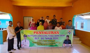 Dampingi Penyaluran BLT DD Desa Mekar Jaya, Ini Pesan Babinsa Sertu Syahruddin Dampingi Penyaluran BLT DD Desa Mekar Jaya, Ini Pesan Babinsa Sertu Syahruddin