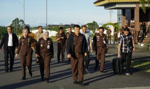 Seluruh Jajaran di Wilayah Kejati Kepri Mengantar Bapak Dr. Rudi Margono, SH, M.Hum Dengan Penuh Haru Ketempat Penugasan Baru