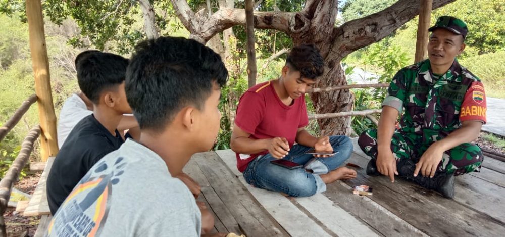 Ini Pesan Babinsa Serka Saroji Kepada Para Pemuda Desa Subi Besar Timur Ini Pesan Babinsa Serka Saroji Kepada Para Pemuda Desa Subi Besar Timur