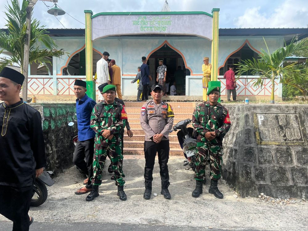 Sinergitas Koramil 06/Serasan Bersama Polsek, Amankan Jalannya Ibadah Sholat Idul Fitri 1445 H
