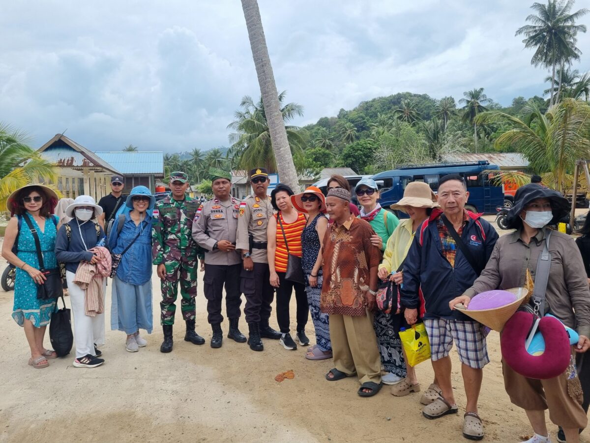 Polsek Jemaja Lakukan Pengamanan dan Pengawasan Warga Asing di Pelabuhan Padang Melang Polsek Jemaja Lakukan Pengamanan dan Pengawasan Warga Asing di Pelabuhan Padang Melang