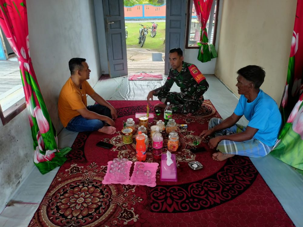 Babinsa Koramil 06/Serasan Jalin Silaturrahmi di Hari Lebaran 1445 H