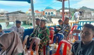 Sejumlah Personil Koramil 03/Sedanau Hadiri Hajatan Pernikahan Warga Binaan Kelurahan Sedanau Sejumlah Personil Koramil 03/Sedanau Hadiri Hajatan Pernikahan Warga Binaan Kelurahan Sedanau