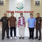 Tim JPU Kejati Kepri dan Kejari Natuna Terima Penyerahan Tersangka dan Barang Bukti Perkara Dugaan Tipikor Tim JPU Kejati Kepri dan Kejari Natuna Terima Penyerahan Tersangka dan Barang Bukti Perkara Dugaan Tipikor