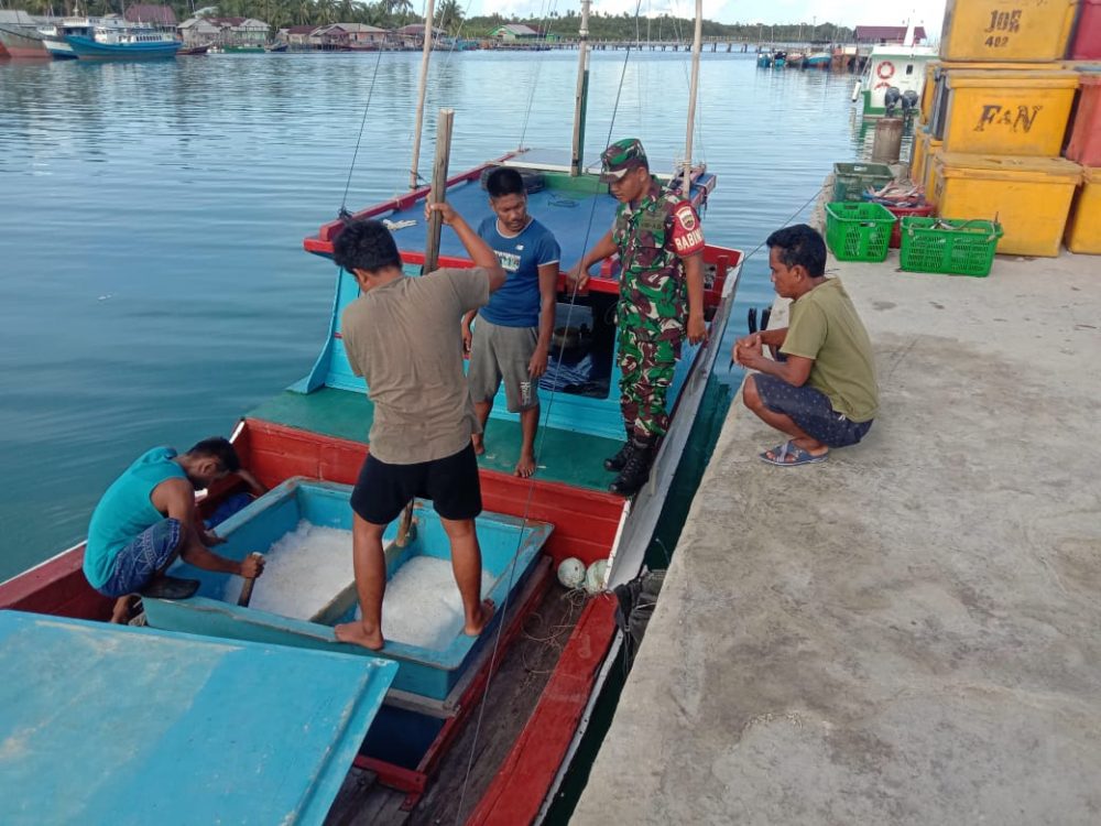 Ini Pesan dan Himbauan Babinsa Serka Saroji Kepada Para Nelayan Desa Subi