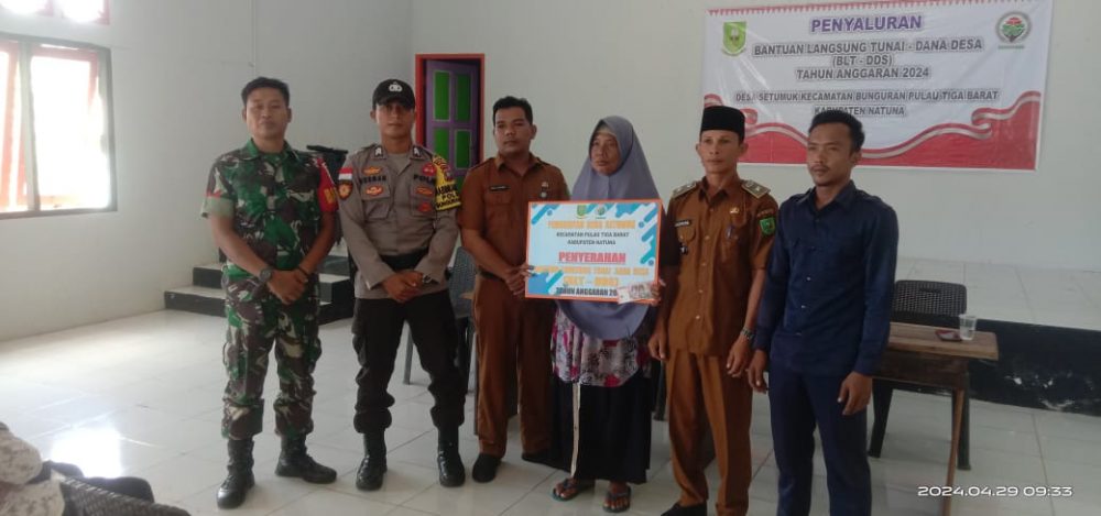 Agar Tepat Sasaran, Babinsa Koptu Suwarno Kembali Lakukan Pendampingan Penyaluran BLT DD Setumuk Agar Tepat Sasaran, Babinsa Koptu Suwarno Kembali Lakukan Pendampingan Penyaluran BLT DD Setumuk