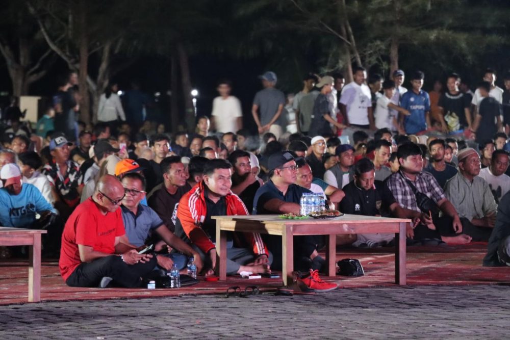 Forkopimda dan Masyarakat Natuna Nobar Semifinal Piala Asia, Dukung Timnas U-23 Forkopimda dan Masyarakat Natuna Nobar Semifinal Piala Asia, Dukung Timnas U-23
