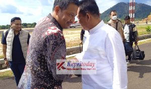 Sekda Anambas, Sambut Kedatangan Ansar di Bandara Letung Sekda Anambas, Sambut Kedatangan Ansar di Bandara Letung
