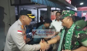 Kapolres Anambas Sambut Kedatangan Dandim 0318 Natuna Di Pelabuhan Sri Siantan