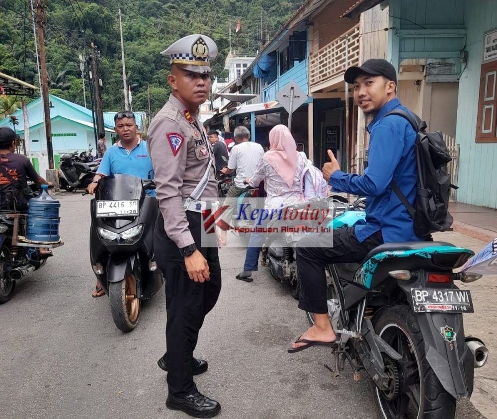 Satlantas Polres Kepulauan Anambas, Ingatkan Pengendara Bermotor Untuk Tertib Dalam Antrian Saat Pengisian BBM