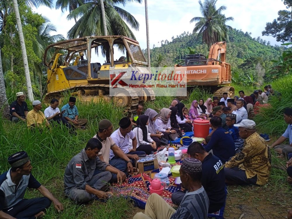 Proyek Pembangunan Jalan Teluk Kaut-Semuak Atap Kecamatan Jemaja Mulai di Kerjakan