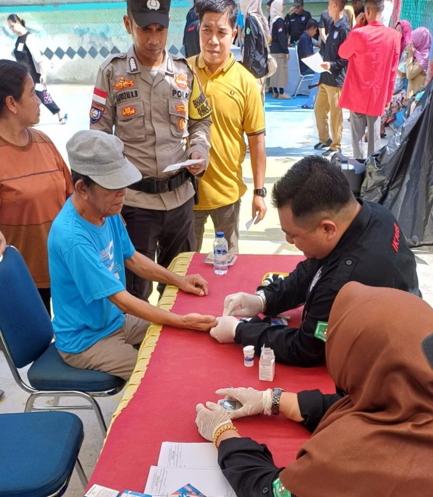 Mahasiswa Program Studi Keperawatan Gelar Bakti Sosial Mahasiswa Program Studi Keperawatan Gelar Bakti Sosial