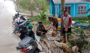 Hadir Ditengah Masyarakat, Babinsa Sertu Chaniago Komsos Dengan Nelayan Pembuatan Rumpon Hadir Ditengah Masyarakat, Babinsa Sertu Chaniago Komsos Dengan Nelayan Pembuatan Rumpon