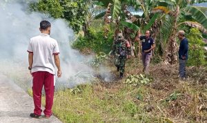 Jum’at Bersih, Sejumlah Babinsa Koramil 03/Sedanau Goro Bersama Perangkat Kecamatan dan Desa