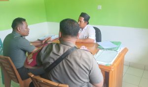 Tahap Perkenalan, Babinsa Serda Nabawi Komsos Dengan Perangkat Desa Tanjung Barang