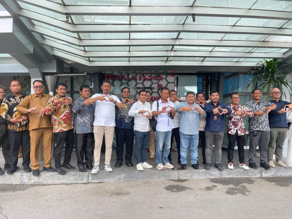 Telkomsel dan Moratel Sepakat Akan Memerdekakan Sinyal di Desa Teluk Bayur Kute Siantan Telkomsel dan Moratel Sepakat Akan Memerdekakan Sinyal di Desa Teluk Bayur Kute Siantan