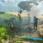 Jelang Open Wisata Pantai Sisi Serasan, Babinsa Sertu Hendry Goro Bersama Warga Jelang Open Wisata Pantai Sisi Serasan, Babinsa Sertu Hendry Goro Bersama Warga