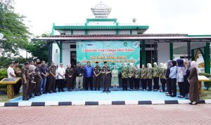 Kajati Kepri Serahkan Hewan Qurban Kepada Panitia Qurban Masjid Shafwan
