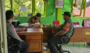 Pererat Sinergitas, Babinsa Serda Eko dan Bhabinkamtibmas Komsos Dengan Staf Desa