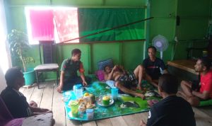 Peduli Sesama, Babinsa Koptu Dhanu Jenguk Warga Binaan Yang Sedang Sakit Peduli Sesama, Babinsa Koptu Dhanu Jenguk Warga Binaan Yang Sedang Sakit