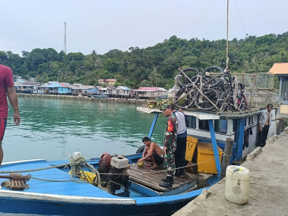 Komsos Dengan Nelayan, Ini Yang Disampaikan Babinsa Koramil 06/Serasan