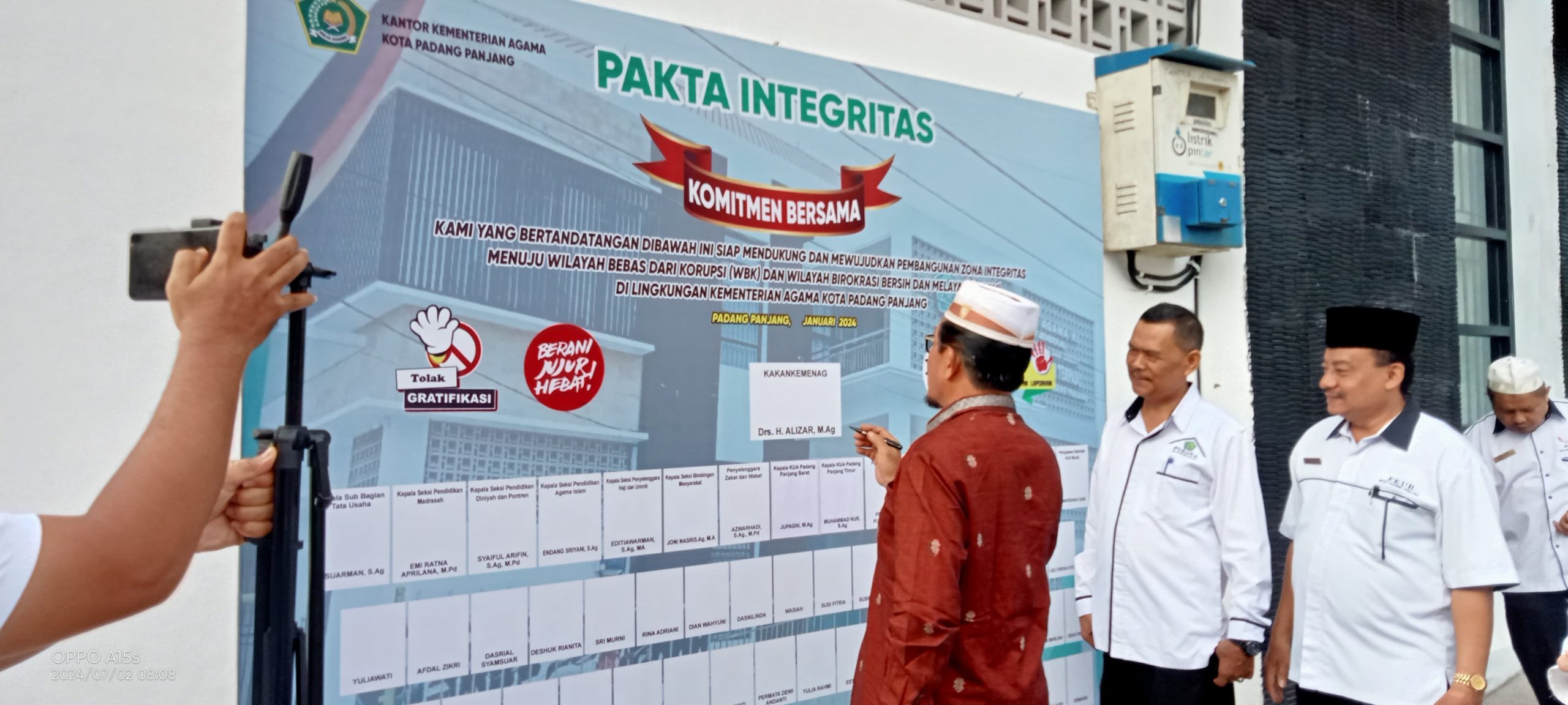 ASN Kemenag Padang Panjang Teken Pakta Integritas Menuju WBK-WBBM ASN Kemenag Padang Panjang Teken Pakta Integritas Menuju WBK-WBBM