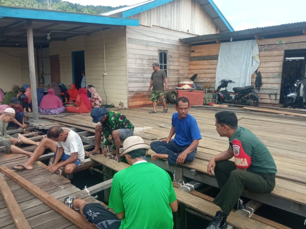Ini Yang Disampaikan Babinsa Koptu Dhanu Saat Komsos Dengan Warga Binaan Desa Sabang Mawang Ini Yang Disampaikan Babinsa Koptu Dhanu Saat Komsos Dengan Warga Binaan Desa Sabang Mawang