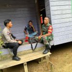 Sinergitas Bersama Polri, Babinsa Serda Fredi Jalin Komsos Dengan Warga