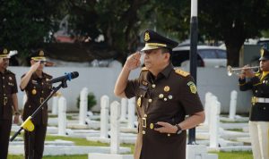 Kejari Kepri Beserta Jajaran Laksanakan Upacara Ziarah di TMP Pusara Bhakti Tanjungpinang